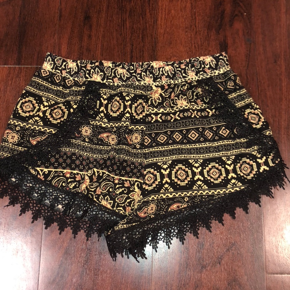 Shorts with black lace trim